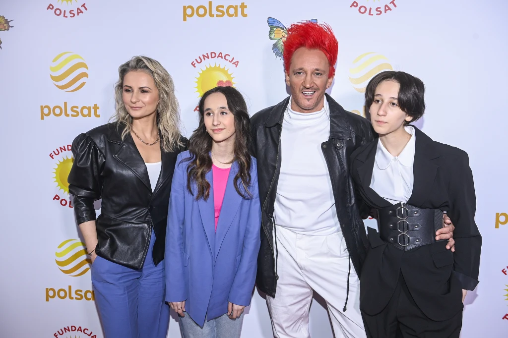 Michał Wiśniewski i Ania Świątczak z córkami Michał Wiśniewski i Ania Świątczak z córkami