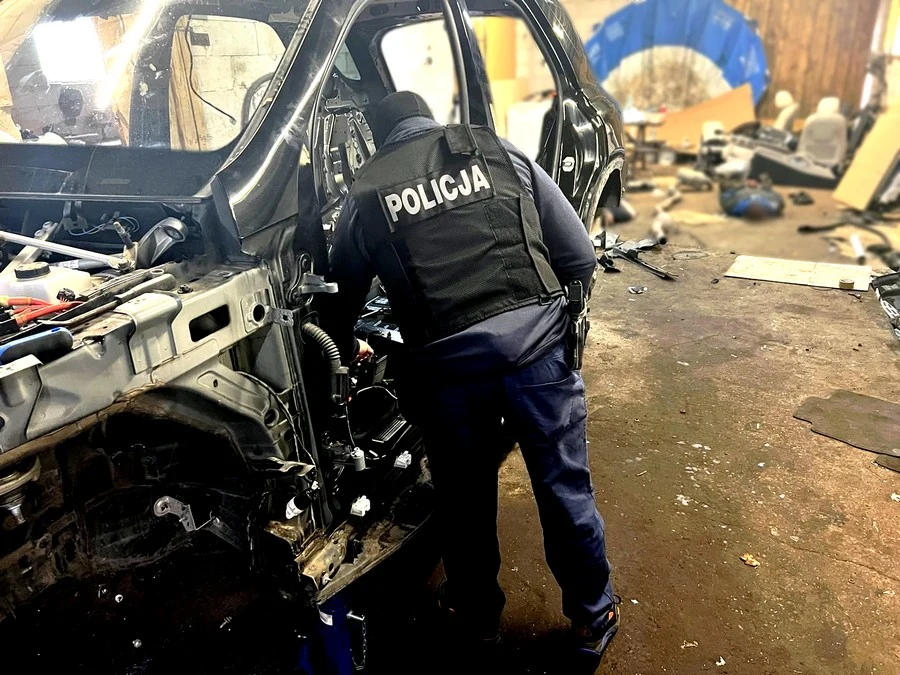 Ze skradzionego mercedesa zostało niewiele