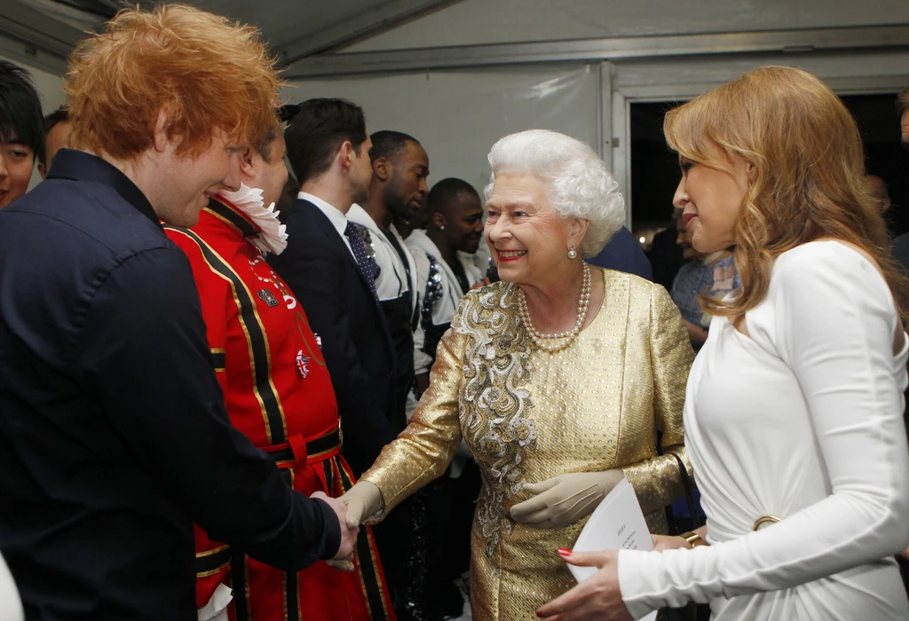 Ed Sheeran spotkał się już kilka lat temu z królową Elżbietą. Teraz zaśpiewa dla niej swój największy przebój 