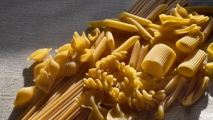 W sklepach może zabraknąć makaronu? Produkcja przestaje być rentowna