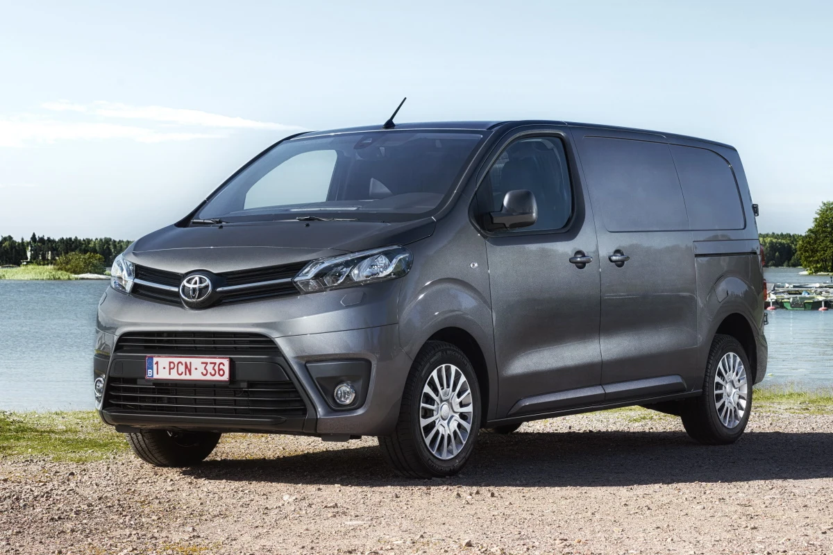Od 2012 roku Stellantis produkuje dla Toyoty model PROACE. Później dołączył mniejszy PROACE CITY, a teraz dojdzie większy pojazd Od 2012 roku Stellantis produkuje dla Toyoty model PROACE. Później dołączył mniejszy PROACE CITY, a teraz dojdzie większy pojazd