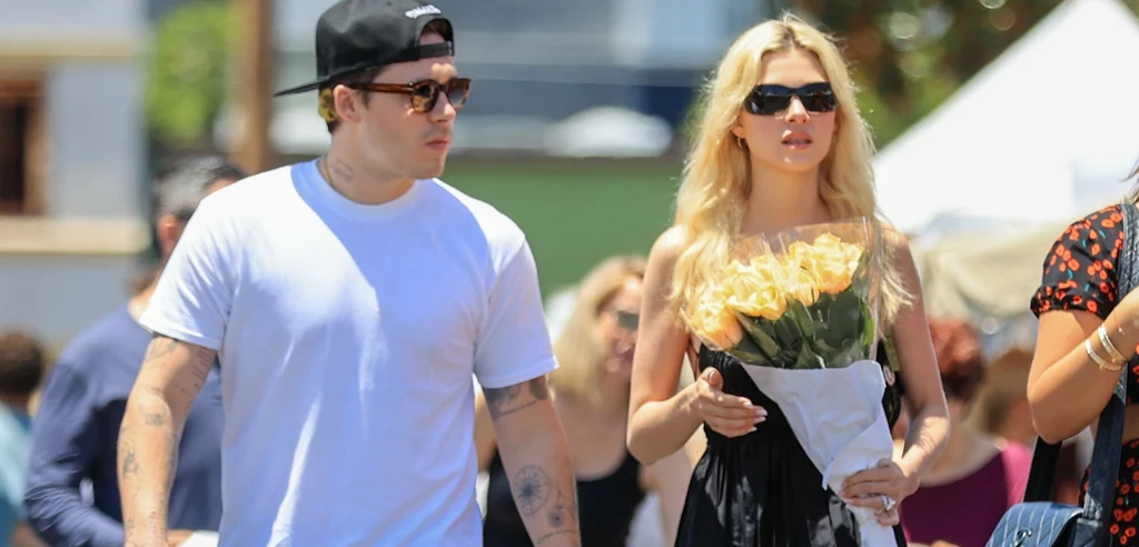Brooklyn Beckham zdobył się na romantyczny gest i podarował swojej żonie bukiet róż