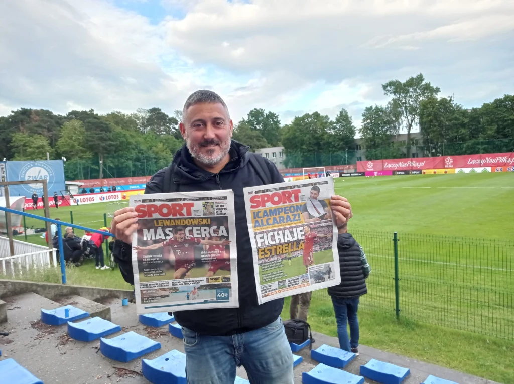 Ivan San Antonio z katalońskiego "Sportu". Zdjęcie wykonane podczas otwartego dla mediów treningu reprezentacji Polski