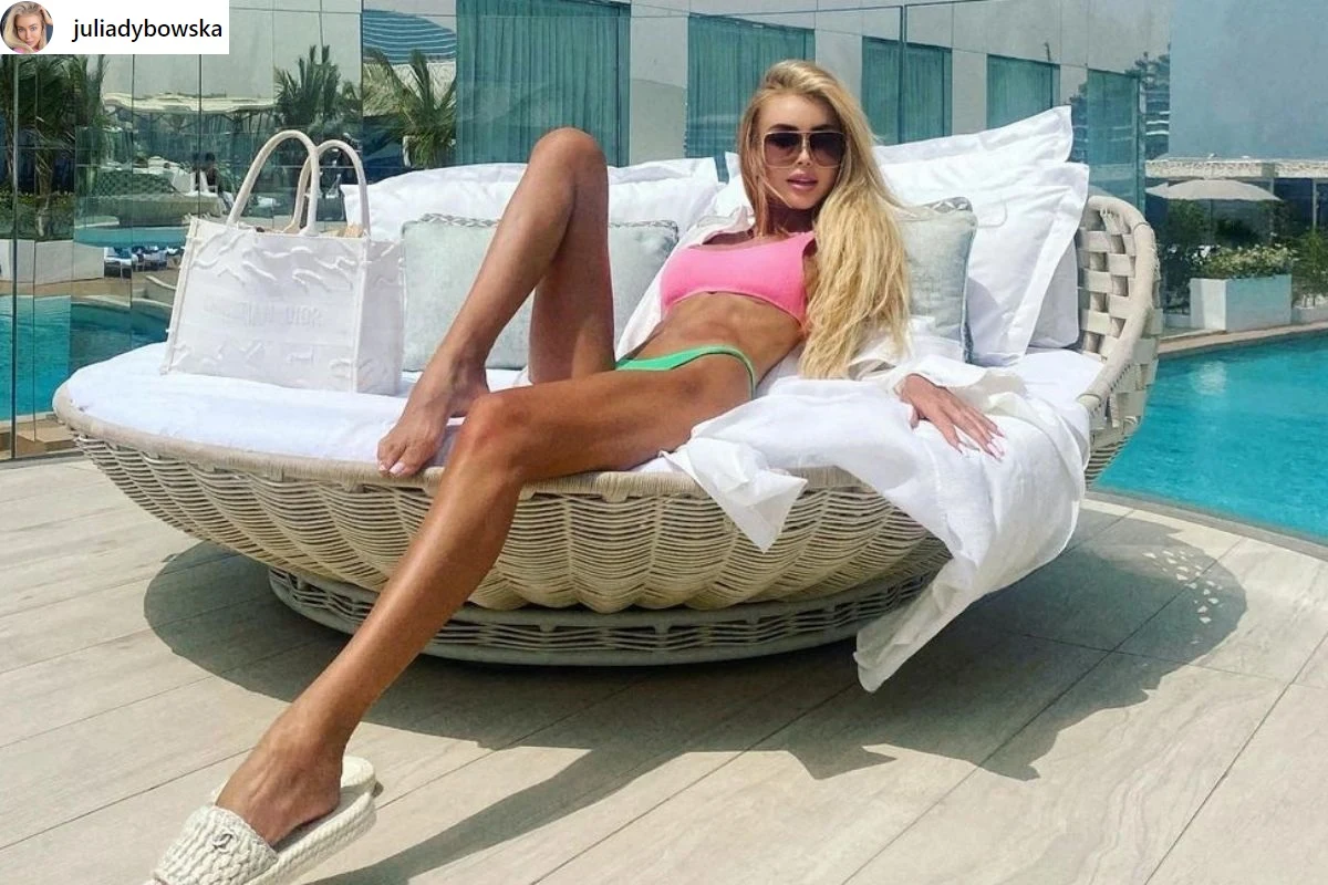 Julia Dybowska wiedzie niezwykłe życie, którym chętnie chwali się w swoich mediach społecznościowych Julia Dybowska wiedzie niezwykłe życie, którym chętnie chwali się w swoich mediach społecznościowych