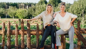 Marcelina Zawadzka i Ilona Krawczyńska - prowadzące programu "Farma"