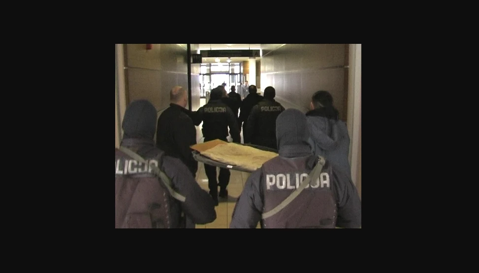 Policja zabezpieczyła obraz, który Robert Z. przez 10 lat trzymał za szafą w mieszkaniu Policja zabezpieczyła obraz, który Robert Z. przez 10 lat trzymał za szafą w mieszkaniu