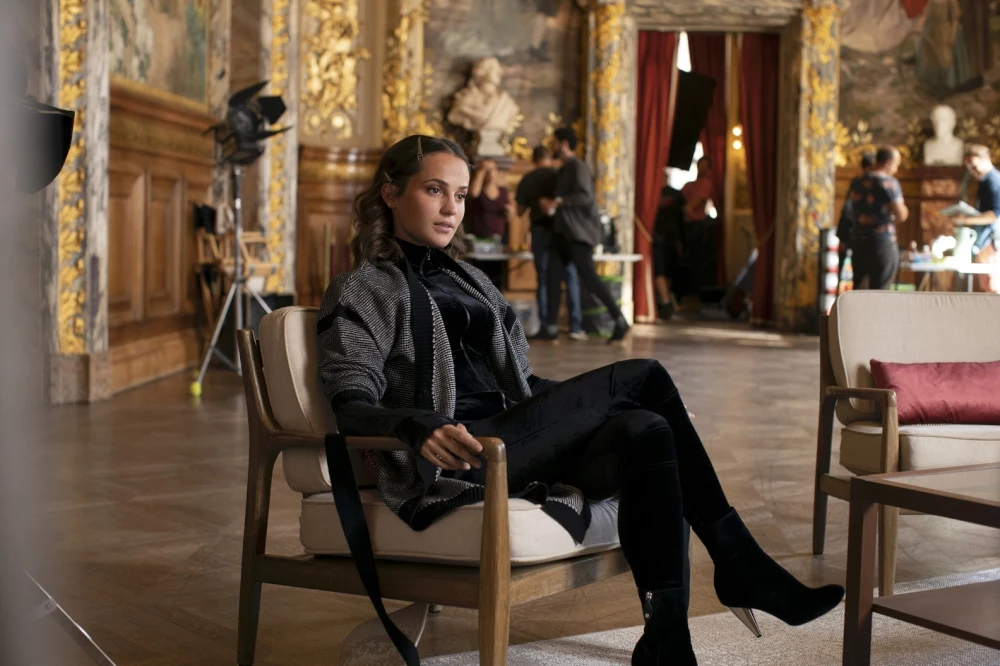 Alicia Vikander wciela się w amerykańską gwiazdę w serialu "Irma Vep". Od 7 czerwca w HBO Max.