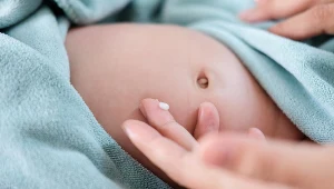 Gorączka, ból i czerwony brzuch? Zwróć uwagę na pępek