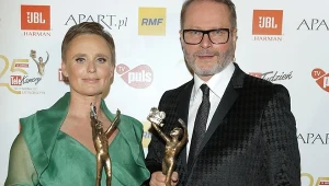 Kinga Preis i Artur Żmijewski ze statuetkami Telekamer dla aktorów 25-lecia