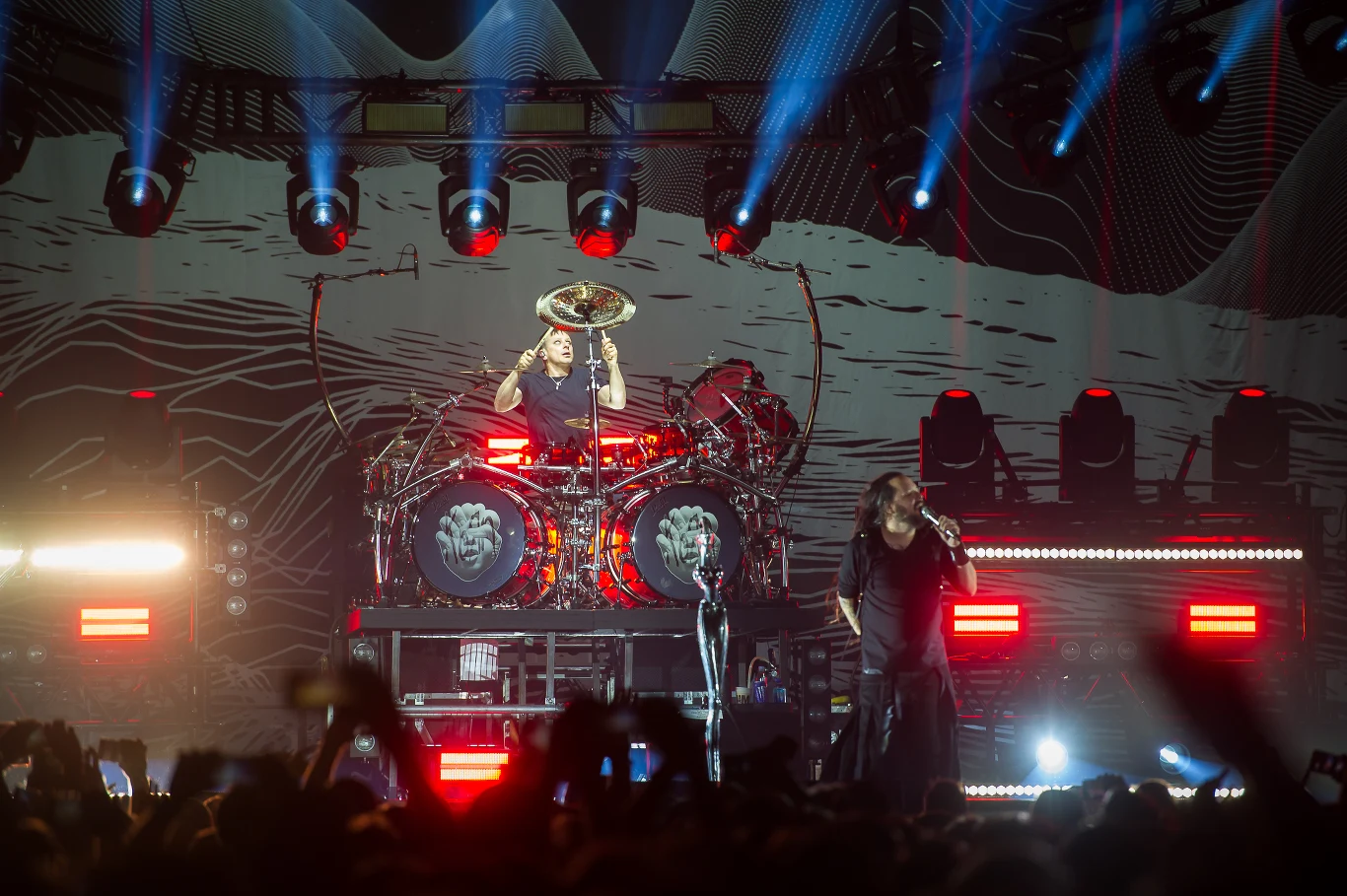Jonathan Davis i Ray Luzier (Korn)