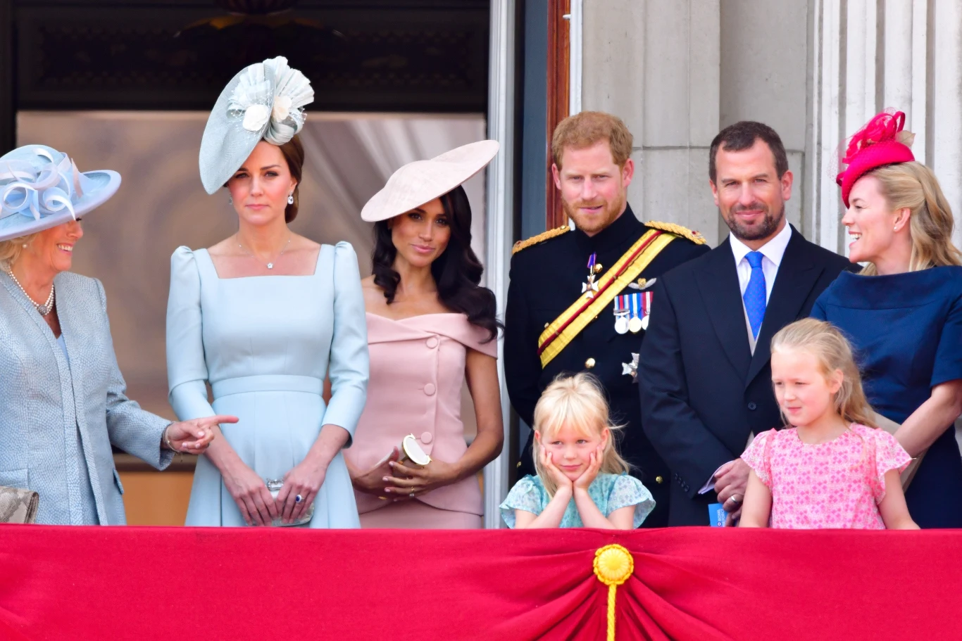 Ostatecznie bycie w cieniu monarchii nie spodobało się Meghan i z mężem postanowiła opuścić Wielką Brytanię i żyć na własny rachunek Ostatecznie bycie w cieniu monarchii nie spodobało się Meghan i z mężem postanowiła opuścić Wielką Brytanię i żyć na własny rachunek
