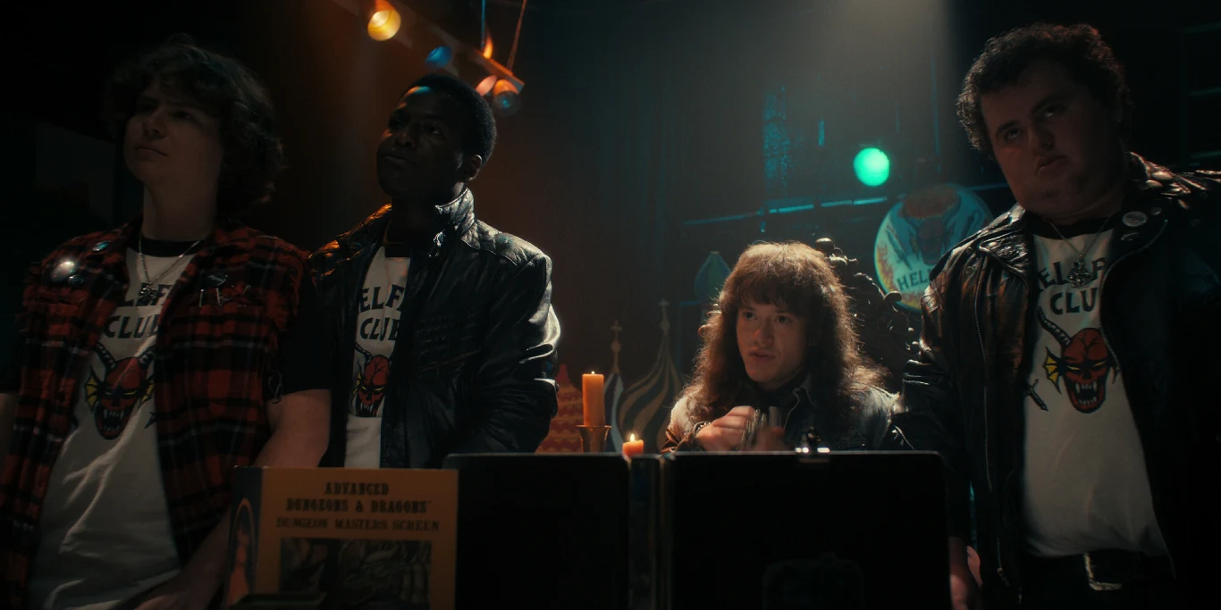 Kard z 4. sezonu sierialu "Stranger things" Kard z 4. sezonu sierialu "Stranger things"