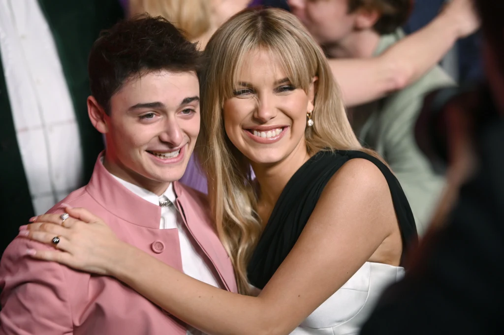 Millie Bobby Brown i Noah Schnapp Millie Bobby Brown i Noah Schnapp