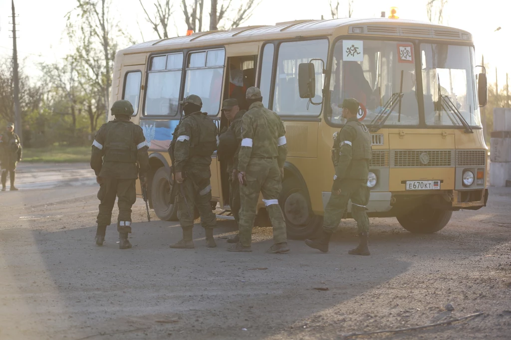 Ukraińcy próbowali kilkukrotnie wydostać się ze schronu, ale Rosjanie za każdym razem otwierali ogień