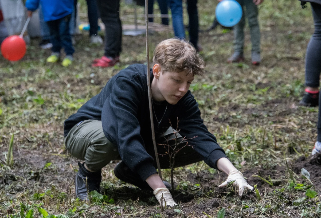 W ostatnią niedzielę, 29 maja akcja "Czyste, Zielone Miasta" dotarła do Skierniewic. Akcja „Czyste, Zielone Miasta” rozpoczęła się na terenie Parku Miejskiego w Skierniewicach. Najpierw odbyło się sprzątanie terenu oraz sadzenie drzew przekazanych przez Lasy Państwowe. Wydarzeniom związanym z projektem "Czyste, Zielone Miasta" towarzyszył zorganizowany obok Kosmiczny Dzień Dziecka. 