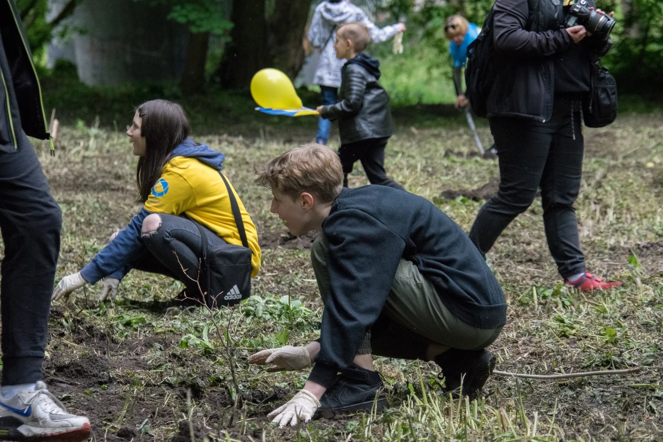 W ostatnią niedzielę, 29 maja akcja "Czyste, Zielone Miasta" dotarła do Skierniewic. Akcja „Czyste, Zielone Miasta” rozpoczęła się na terenie Parku Miejskiego w Skierniewicach. Najpierw odbyło się sprzątanie terenu oraz sadzenie drzew przekazanych przez Lasy Państwowe. Wydarzeniom związanym z projektem "Czyste, Zielone Miasta" towarzyszył zorganizowany obok Kosmiczny Dzień Dziecka. 