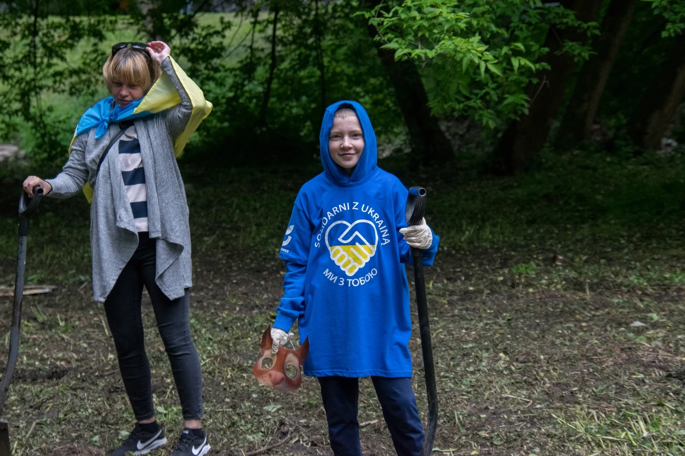 W ostatnią niedzielę, 29 maja akcja "Czyste, Zielone Miasta" dotarła do Skierniewic. Akcja „Czyste, Zielone Miasta” rozpoczęła się na terenie Parku Miejskiego w Skierniewicach. Najpierw odbyło się sprzątanie terenu oraz sadzenie drzew przekazanych przez Lasy Państwowe. Wydarzeniom związanym z projektem "Czyste, Zielone Miasta" towarzyszył zorganizowany obok Kosmiczny Dzień Dziecka. 