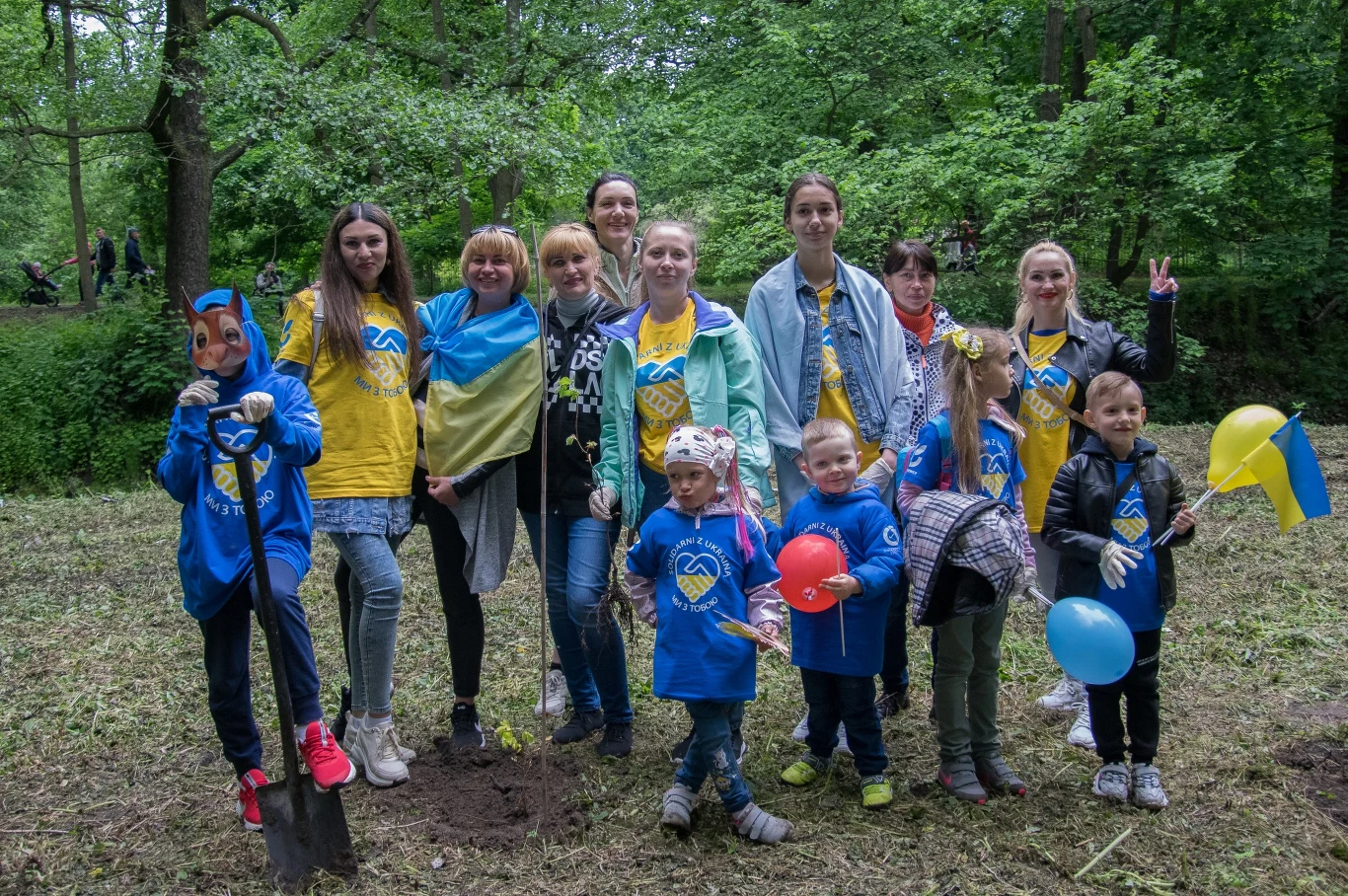 W ostatnią niedzielę, 29 maja akcja "Czyste, Zielone Miasta" dotarła do Skierniewic. Akcja „Czyste, Zielone Miasta” rozpoczęła się na terenie Parku Miejskiego w Skierniewicach. Najpierw odbyło się sprzątanie terenu oraz sadzenie drzew przekazanych przez Lasy Państwowe. Wydarzeniom związanym z projektem "Czyste, Zielone Miasta" towarzyszył zorganizowany obok Kosmiczny Dzień Dziecka. 