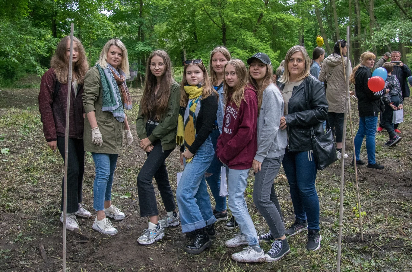 W ostatnią niedzielę, 29 maja akcja "Czyste, Zielone Miasta" dotarła do Skierniewic. Akcja „Czyste, Zielone Miasta” rozpoczęła się na terenie Parku Miejskiego w Skierniewicach. Najpierw odbyło się sprzątanie terenu oraz sadzenie drzew przekazanych przez Lasy Państwowe. Wydarzeniom związanym z projektem "Czyste, Zielone Miasta" towarzyszył zorganizowany obok Kosmiczny Dzień Dziecka. 