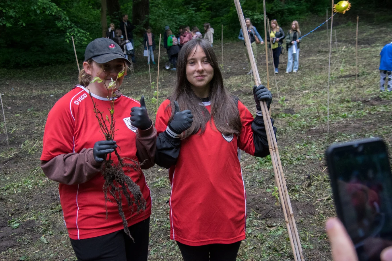 W ostatnią niedzielę, 29 maja akcja "Czyste, Zielone Miasta" dotarła do Skierniewic. Akcja „Czyste, Zielone Miasta” rozpoczęła się na terenie Parku Miejskiego w Skierniewicach. Najpierw odbyło się sprzątanie terenu oraz sadzenie drzew przekazanych przez Lasy Państwowe. Wydarzeniom związanym z projektem "Czyste, Zielone Miasta" towarzyszył zorganizowany obok Kosmiczny Dzień Dziecka. 