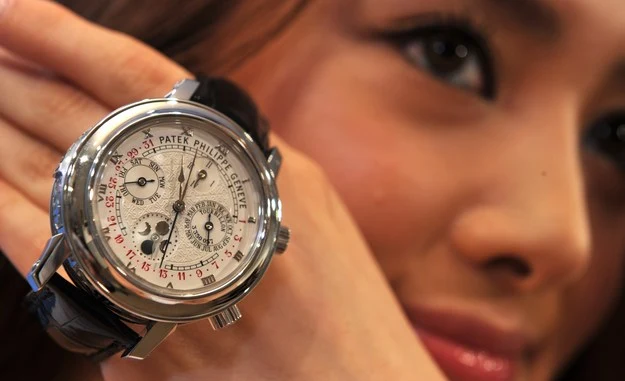 Analitycy McKinsey szacują, że sprzedaż używanych zegarków osiągnęła w 2019 roku 18 miliardów dolarów, a do 2025 roku może osiągnąć 30 miliardów dolarów. Wtórny rynek luksusowych zegarków stanowi dziś 1/3 całkowitej wartości rynku pierwotnego, a do 2025 roku będzie to 1/2 – wskazują analitycy firmy konsultingowej.