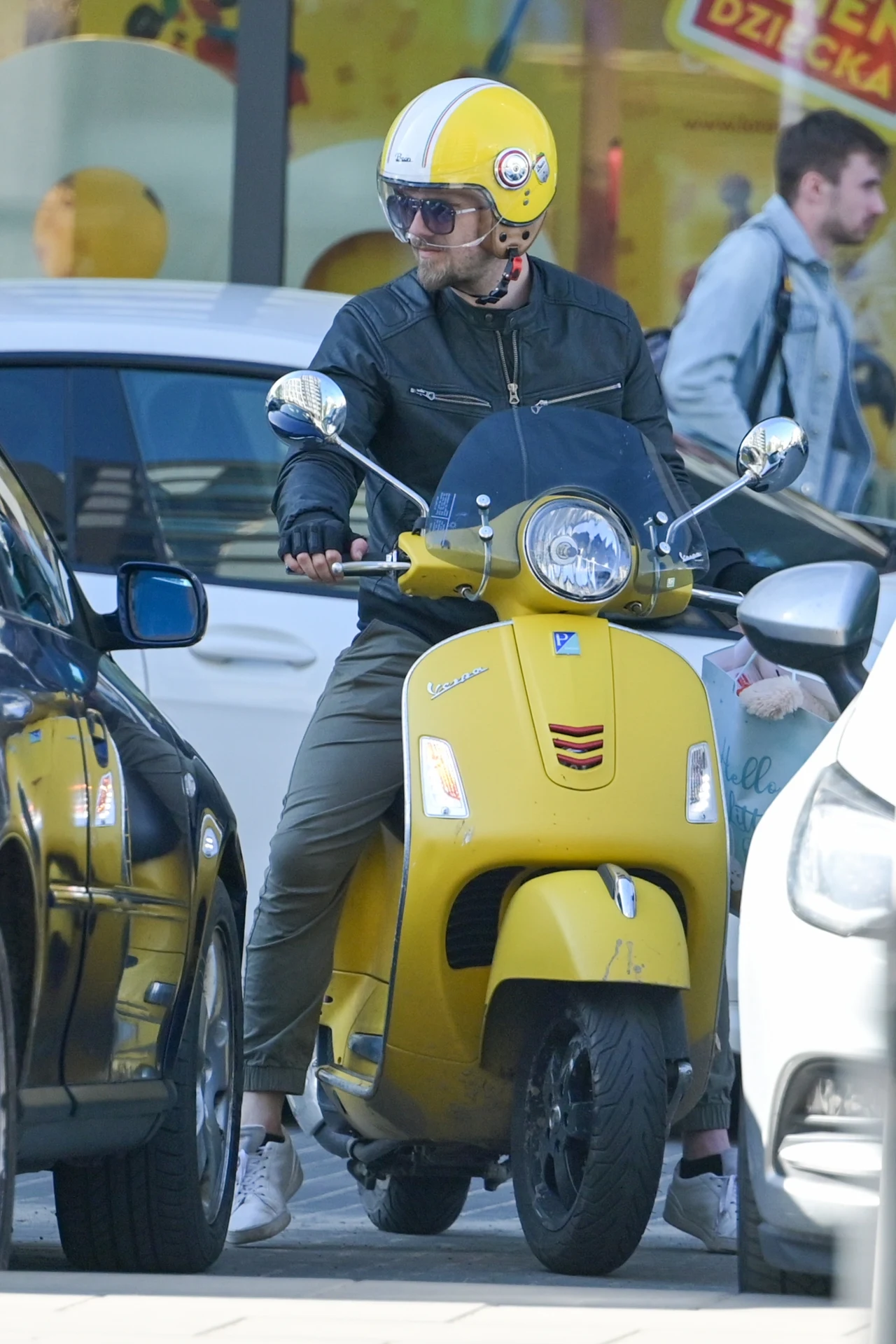 Ostatnio aktor coraz częściej jest widywany na swoim żółtym skuterze