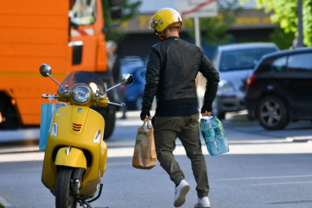 Antoni Królikowski z paczkami wybrał się do Joanny Opozdy