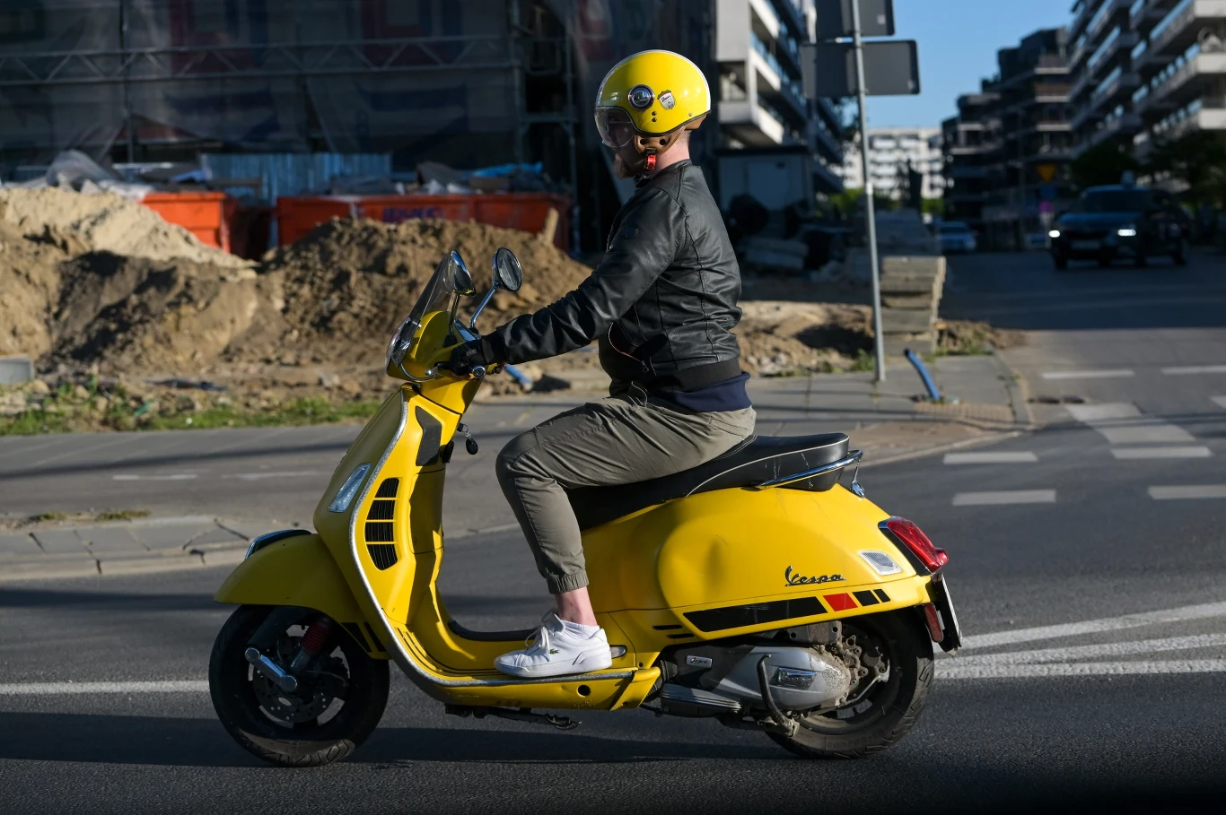Antoni Królikowski wybrał się na skuterze na zakupy