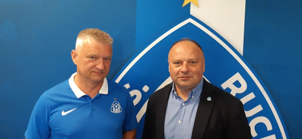 Trener Jarosław Skrobacz (z lewej) i prezes Seweryn Siemianowski myślą już o kolejnym sezonie w Ruchu Trener Jarosław Skrobacz (z lewej) i prezes Seweryn Siemianowski myślą już o kolejnym sezonie w Ruchu