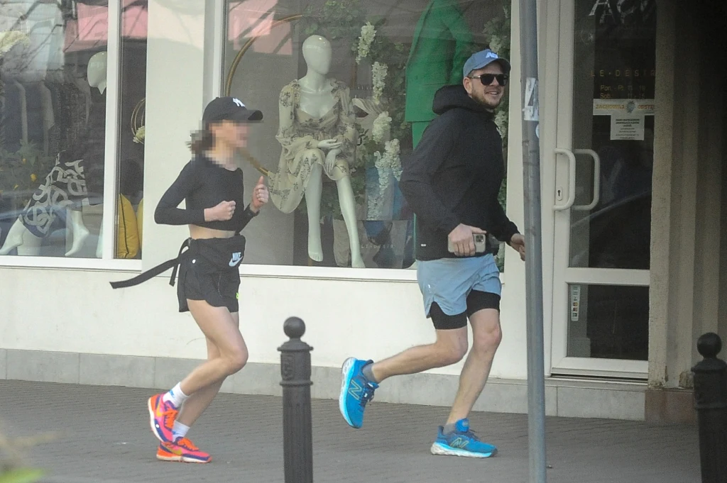 Filip Chajzer z nową partnerką na joggingu Filip Chajzer z nową partnerką na joggingu