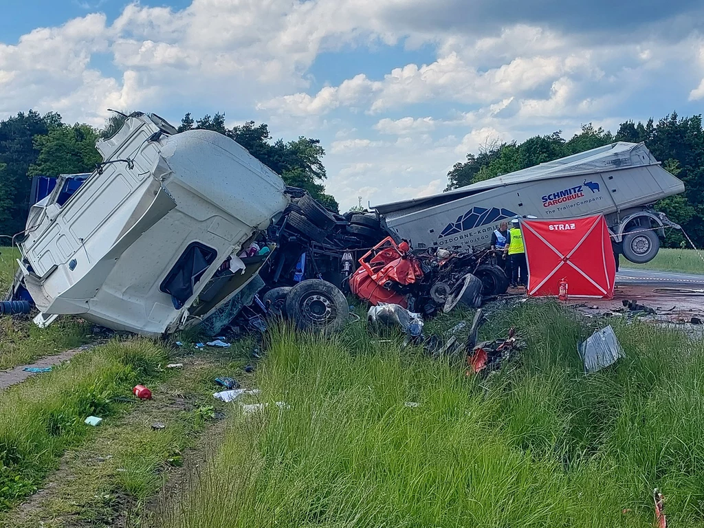 Zderzenie ciężarówek w miejscowości Zbiroża Zderzenie ciężarówek w miejscowości Zbiroża