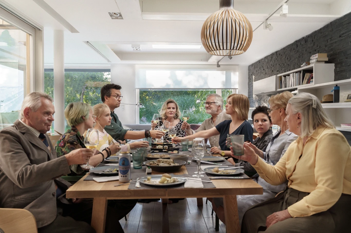 Scena z filmu "Każdy wie lepiej"