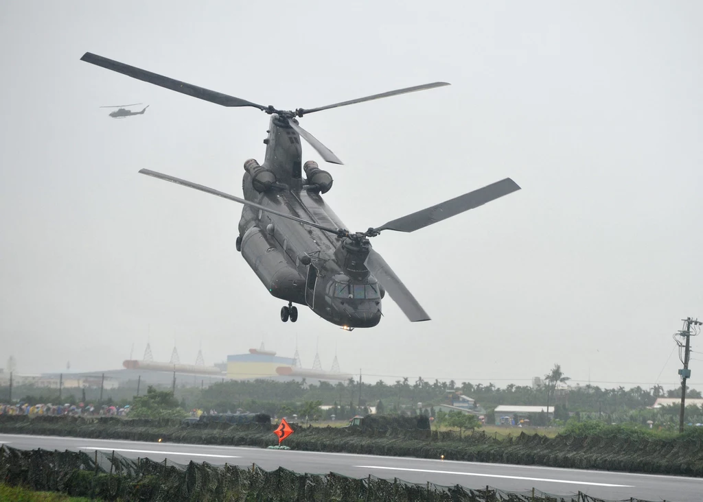 Niemcy kupią śmigłowce CH-47 Chinook Niemcy kupią śmigłowce CH-47 Chinook