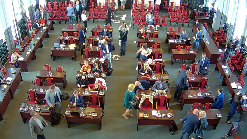 Sesja Rady Miejskiej została zakłócona przez protestujących Sesja Rady Miejskiej została zakłócona przez protestujących