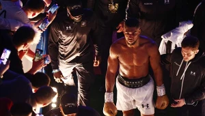 Anthony Joshua już raz musiał uznać wyższość Ołeksandra Usyka. Przed rewanżem się "zbroi"