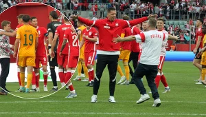 Fan wdarł się na murawę i ruszył na piłkarzy. Reakcja Szczęsnego bezcenna