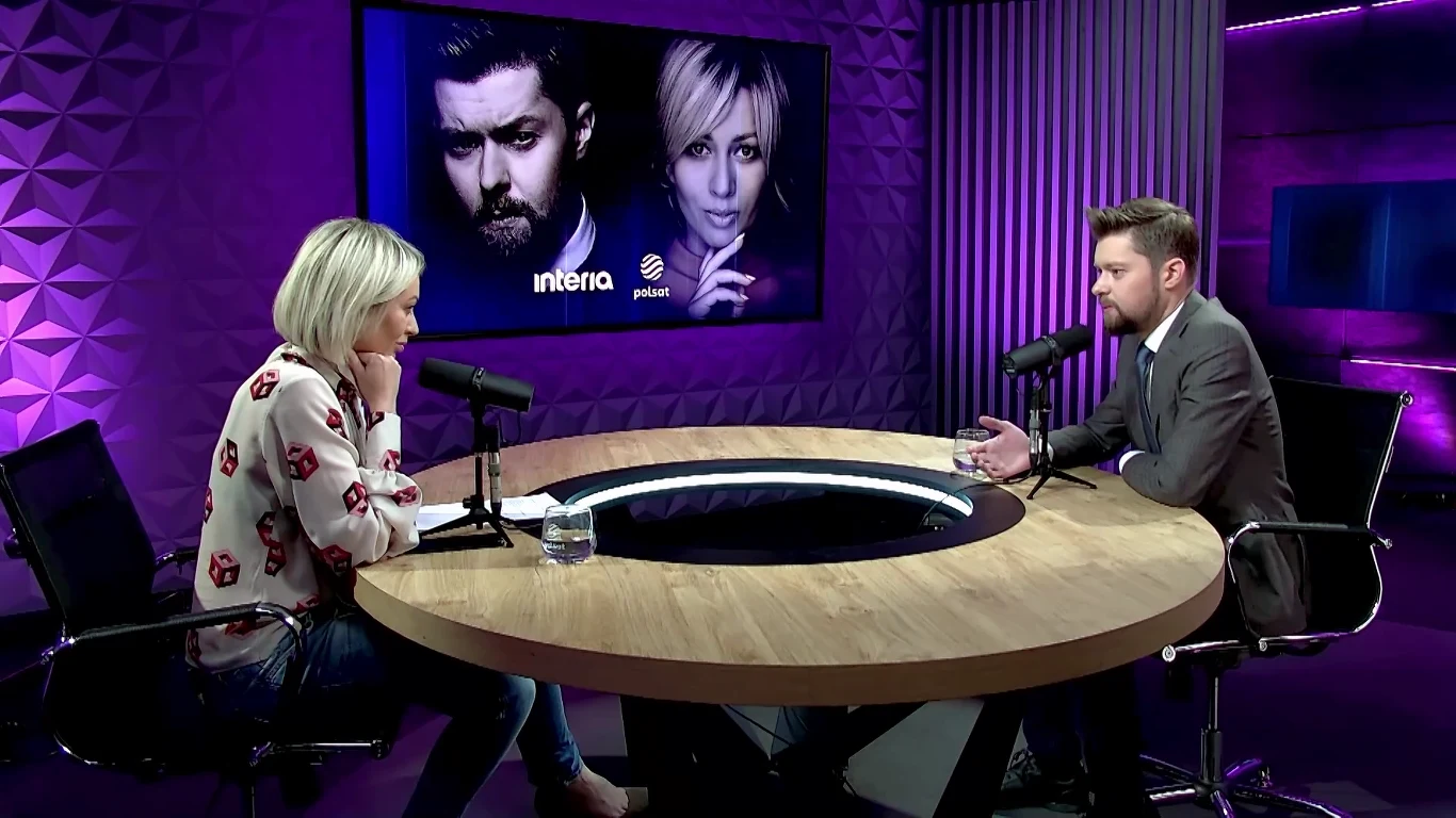 Remigiusz Mróz w podcascie dziennikarki Polsatu, Katarzyny Zdanowicz "Pomiędzy Wersami"