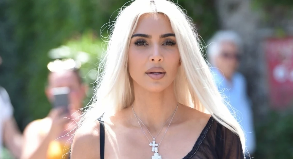 Kim Kardashian podpadła włoskiej marce Ferrari. Co się stało?