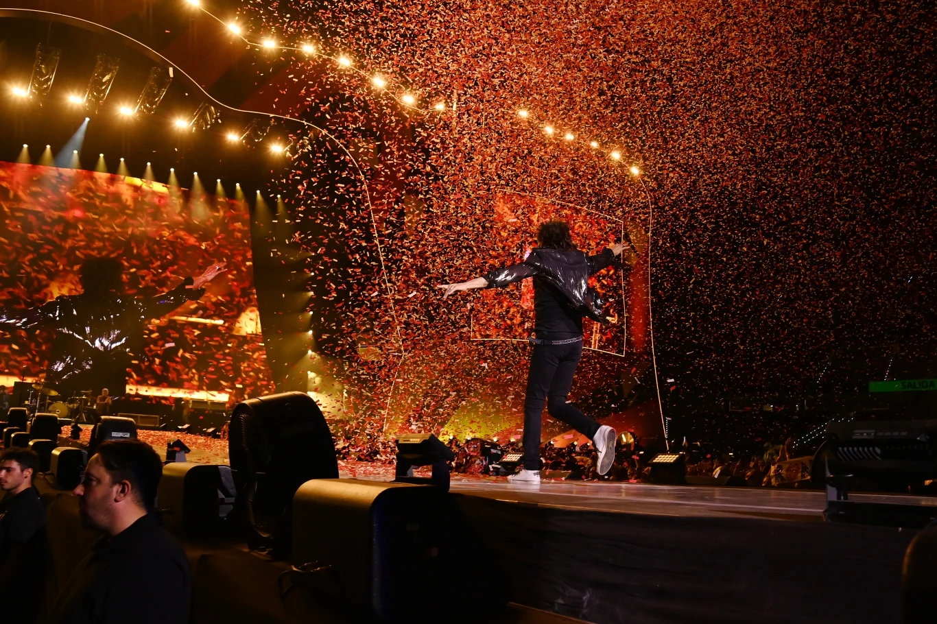 W koncercie wzięło udział 50 tysięcy fanów, a zespół zagrał 18 piosenek, w tym klasyki jak "Satisfaction" czy "Paint It, Black".