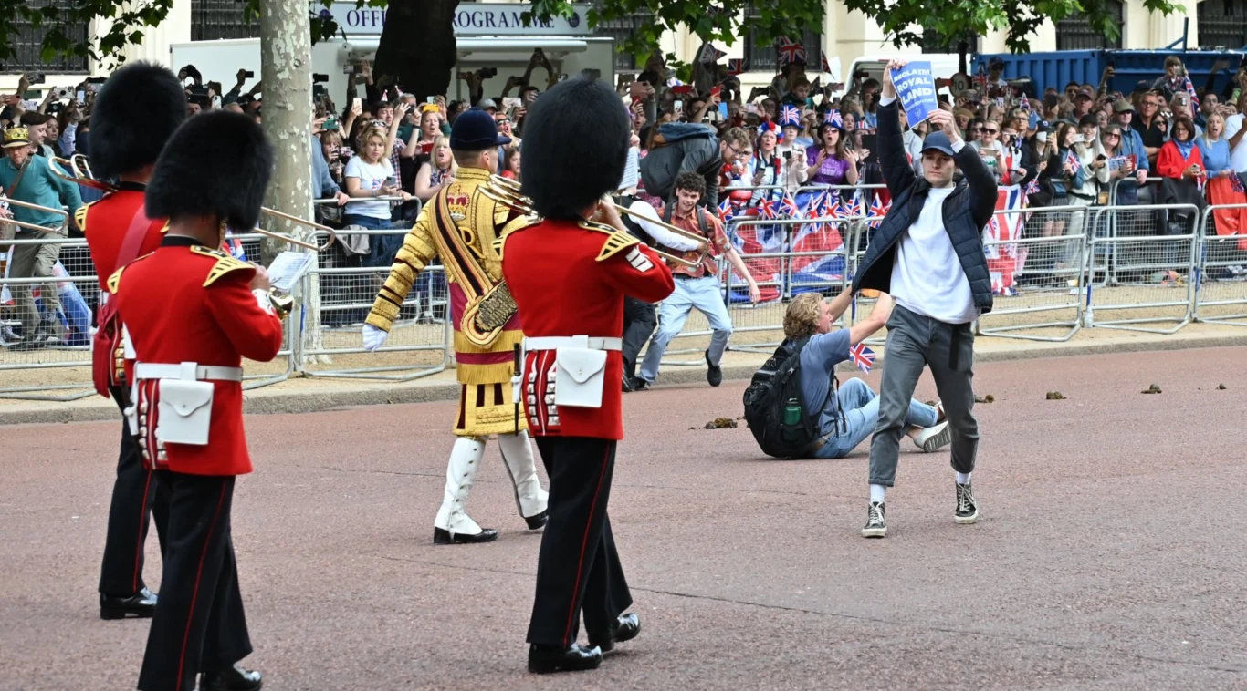 Podczas platynowego jubileuszu doszło do skandalu Podczas platynowego jubileuszu doszło do skandalu