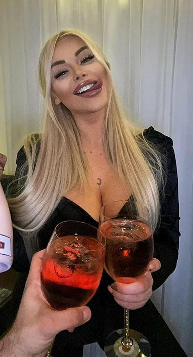 Ewel0na IG @ewel0na/ Ewel0na IG @ewel0na/