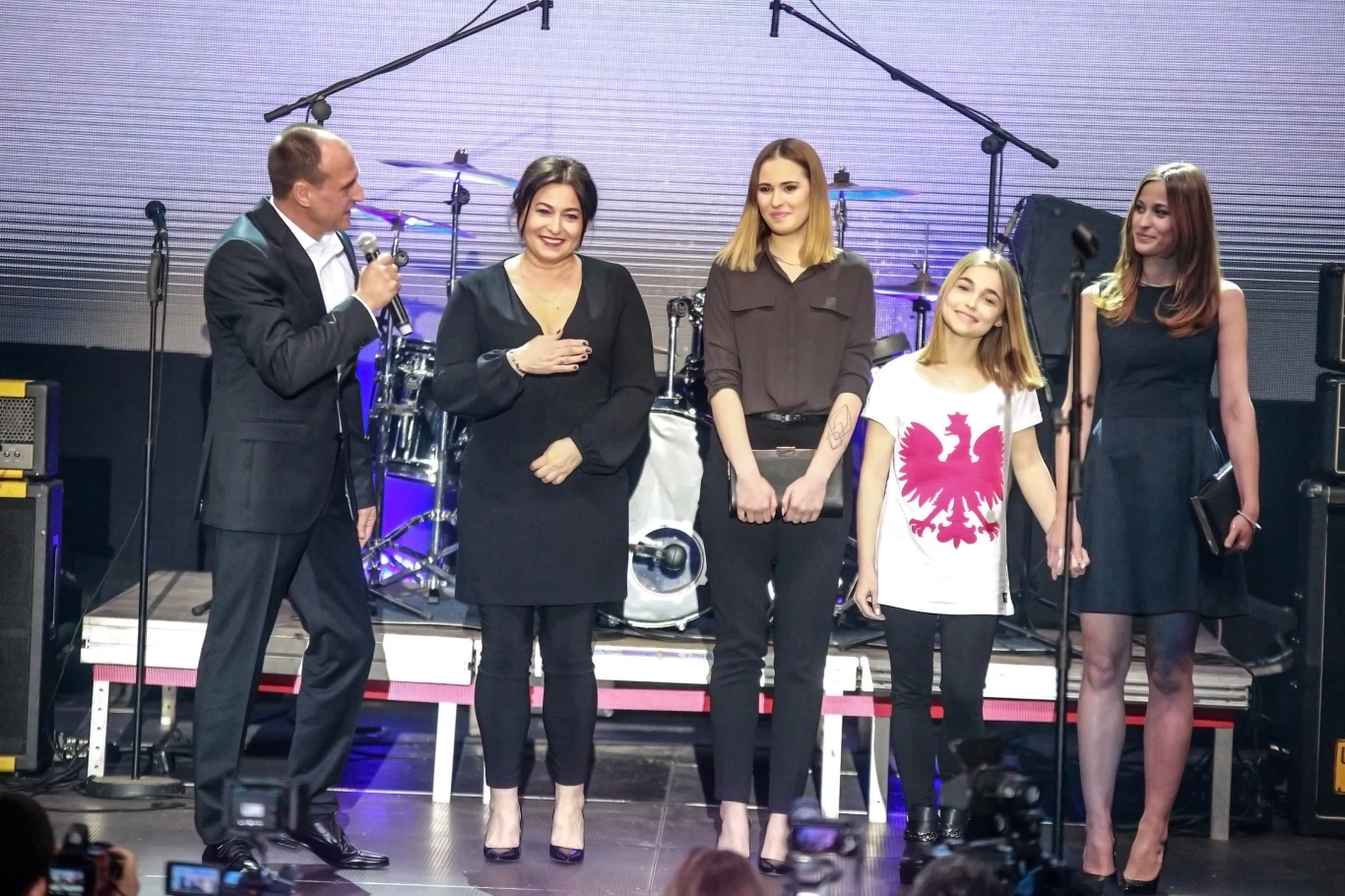 Paweł Kukiz z żoną i córkami podczas wieczoru wyborczego, 2015 rok Paweł Kukiz z żoną i córkami podczas wieczoru wyborczego, 2015 rok