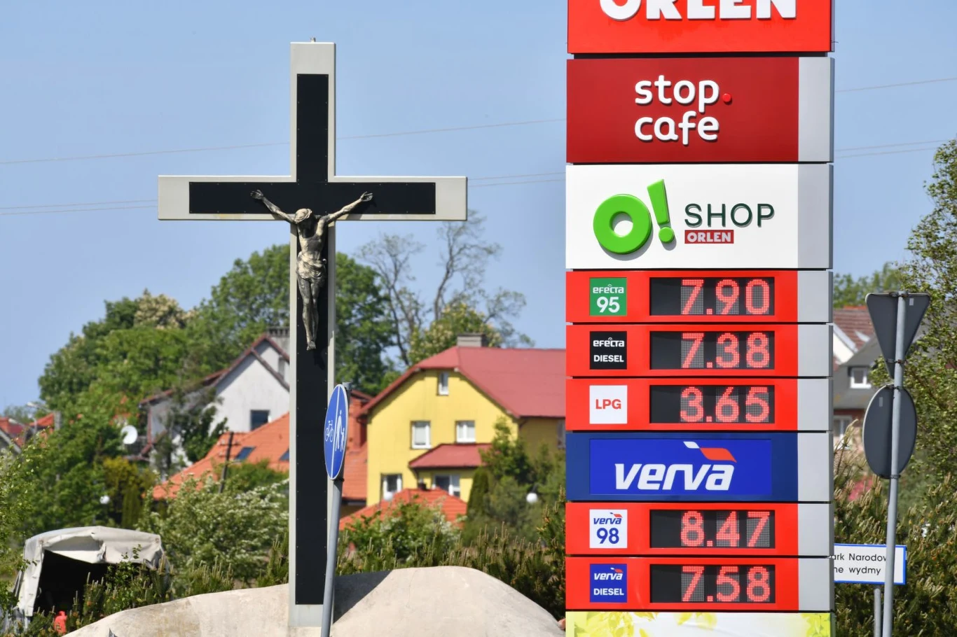 Pierwszy raz średnia cena litr BM98 przekroczyła w Polsce poziom 8 zł za litr Pierwszy raz średnia cena litr BM98 przekroczyła w Polsce poziom 8 zł za litr