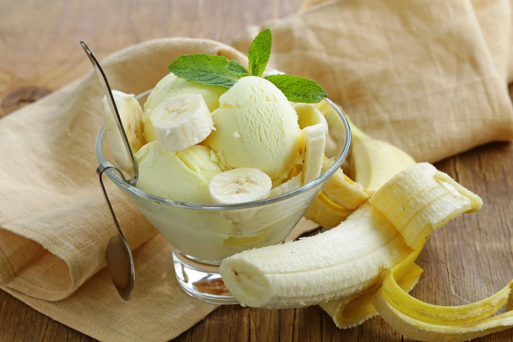 Zrobienie domowych lodów bananowych jest proste, a do ich wykonania potrzebujesz tylko kilku składników
