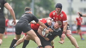Skra Warszawa (czerwone stroje) i Orkan Sochaczew (czarne) walczą o czołowe lokaty w Ekstralidze rugby