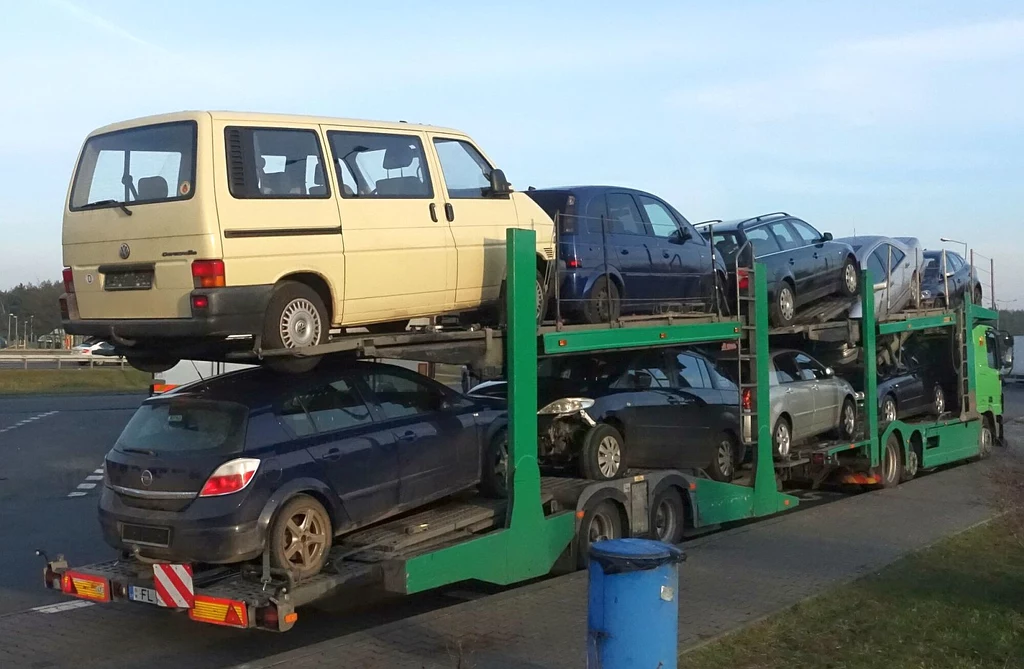 Średni wiek sprowadzanych do Polski samochodów wciąż rośnie. Padł kolejny rekord