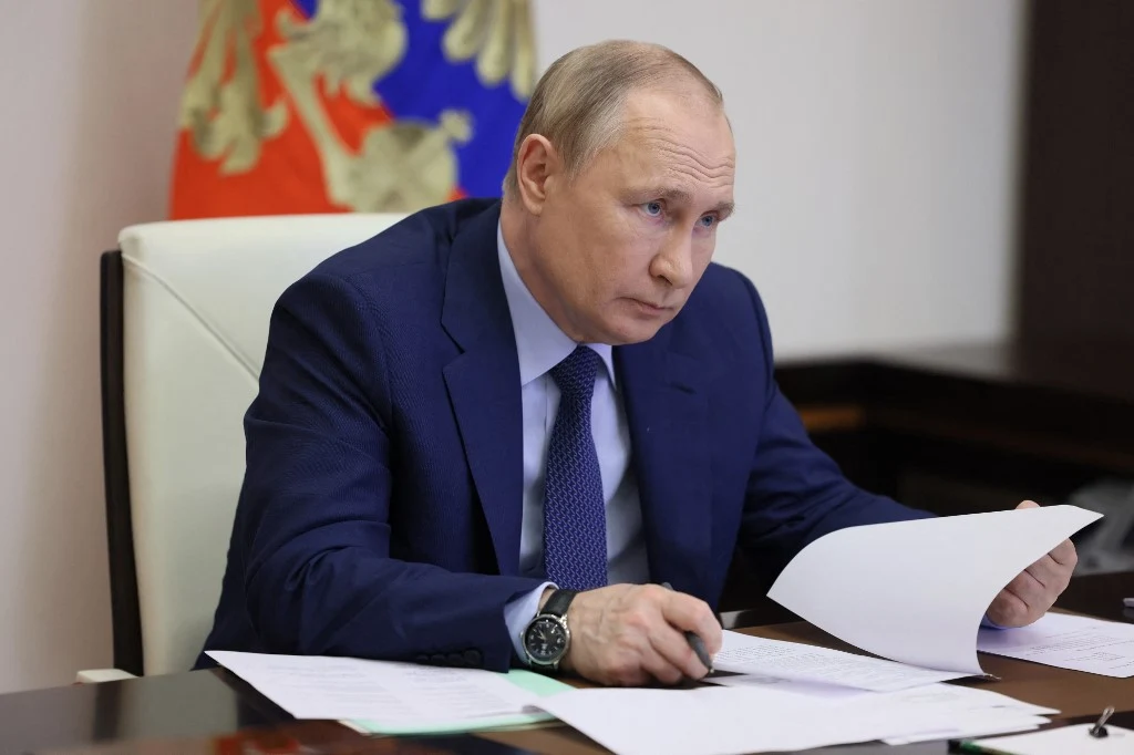 Władimir Putin przewodniczy spotkaniu za pośrednictwem łącza wideo w rezydencji Nowo-Ogariowo pod Moskwą, czerwiec 2022 Władimir Putin przewodniczy spotkaniu za pośrednictwem łącza wideo w rezydencji Nowo-Ogariowo pod Moskwą, czerwiec 2022