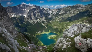 Dzikie piękno czeka na Polaków. Pięć powodów, aby odwiedzić Czarnogórę