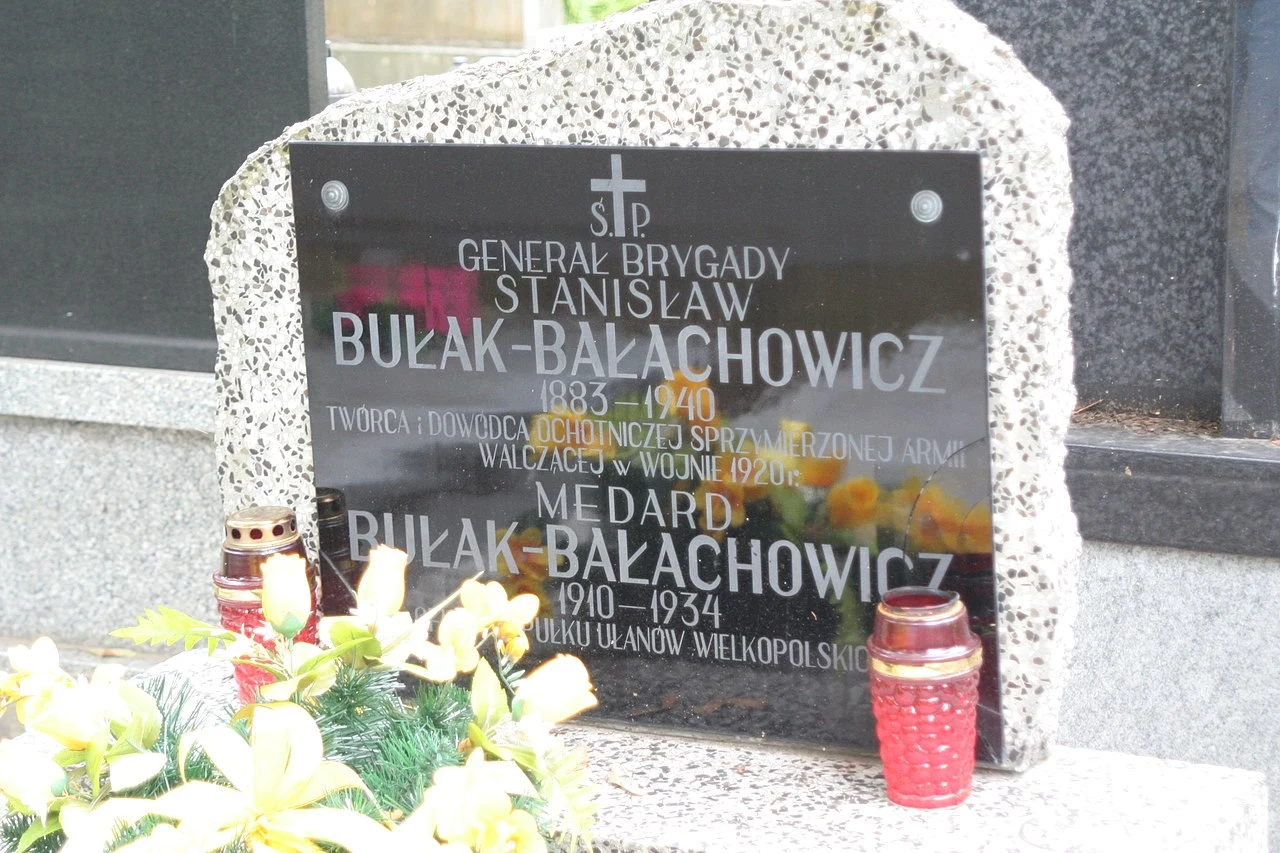 Grób gen. Stanisława Bułak-Bałachowicza na Cmentarzu Wojskowym na Powązkach w Warszawie