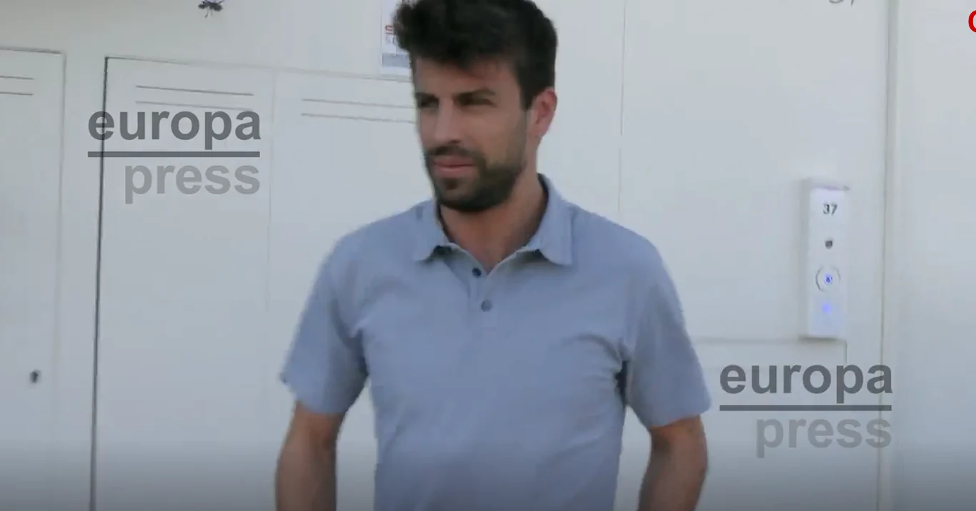Gerard Pique pocałował klamkę